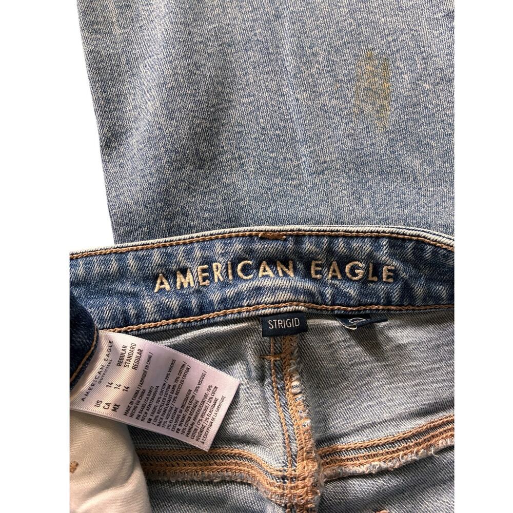 American Eagle Strigid ripped high rise mom jean in Blown Out Blue - Picture 8 of 9
